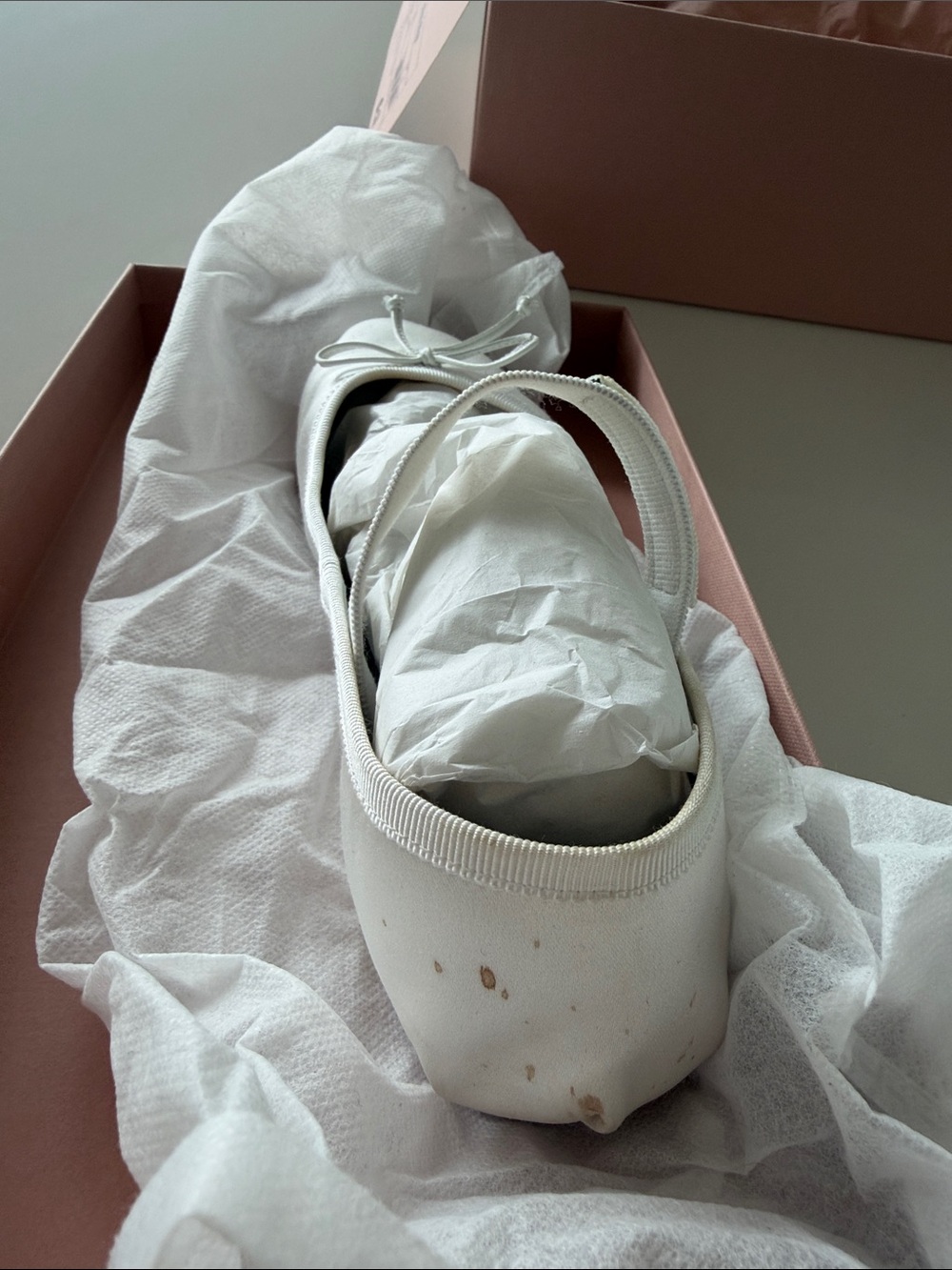 Miu Miu White Satin Ballet Flat with Bow Strap - Picture 4 of 6